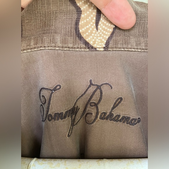 Tommy Bahama tropical silk button down shirt - Picture 2 of 6